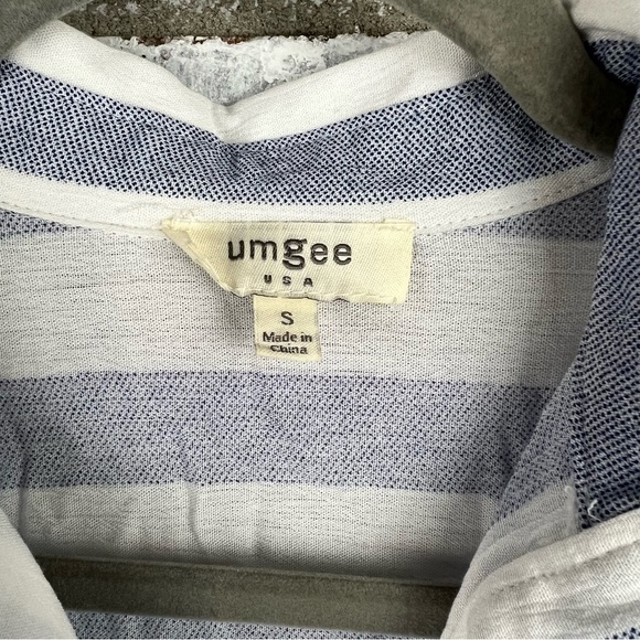 Umgee White and Blue Pinstripe Blouse - Picture 3 of 6